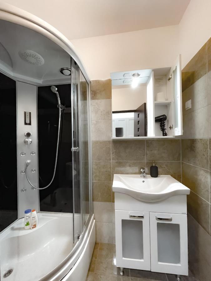 Apartmán Cool Flat In The Heart Of Bucharest'S Fun And History Exteriér fotografie